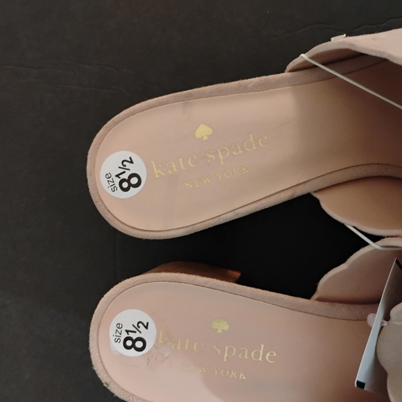 NWOB Kate Spade New York‎Sandals Size 8.5  Baby Pink Blythe Scallop Suede - Picture 2 of 4